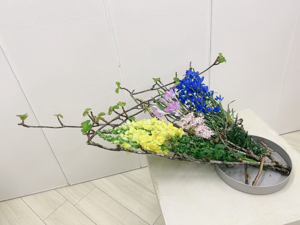 研究科２級３年４月＜花木のデザインⅡ・直線で仕切った水平な面＞