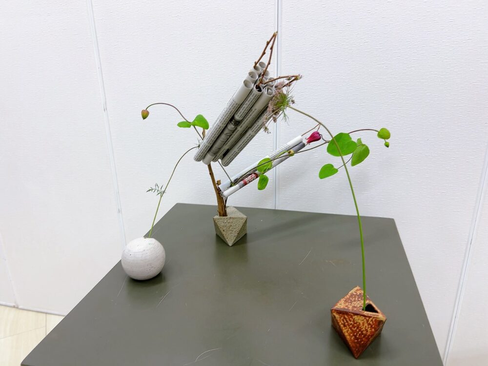 研究科１級１年１２月＜植物と紙（新聞紙）Ⅶ＞