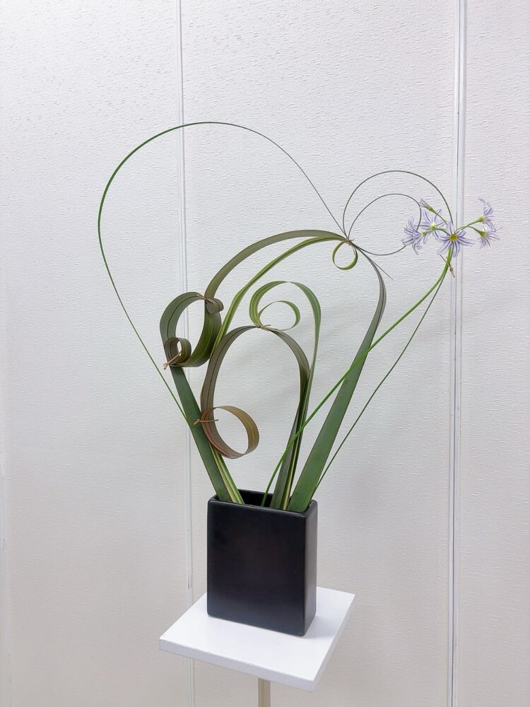 研究科１級１年４月＜花文様Ⅱ（曲線模様）＞