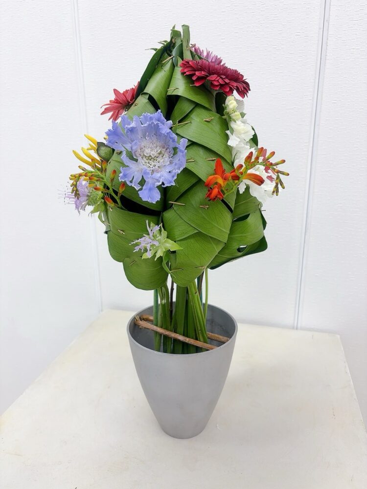 研究科ショートくばり<モンステラのツリーデザイン> 研究科ショートくばり<モンステラのツリーデザイン>